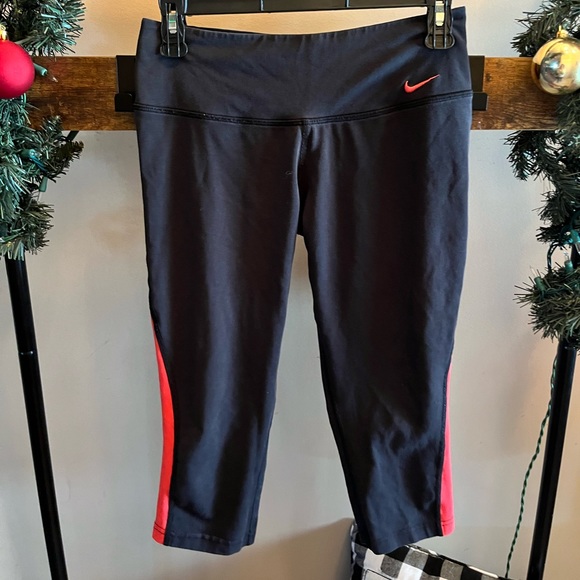 Nike capris sz small - Picture 1 of 1